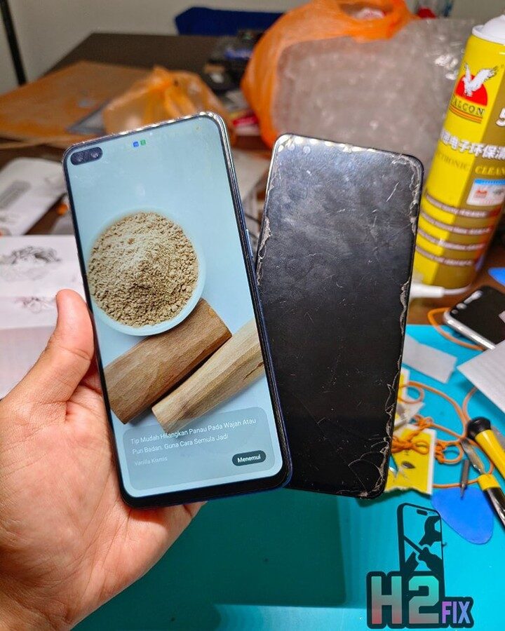 Skrin Oppo Reno 3 Pro selepas penggantian LCD
